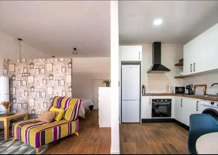 Stylish And Spacious Studio -4 Minutes Walk To Beach