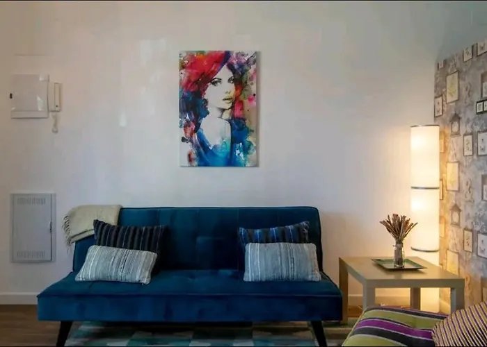 Stylish And Spacious Studio -4 Minutes Walk To Beach