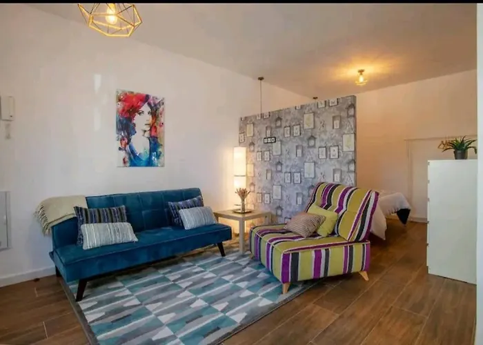 Stylish And Spacious Studio -4 Minutes Walk To Beach