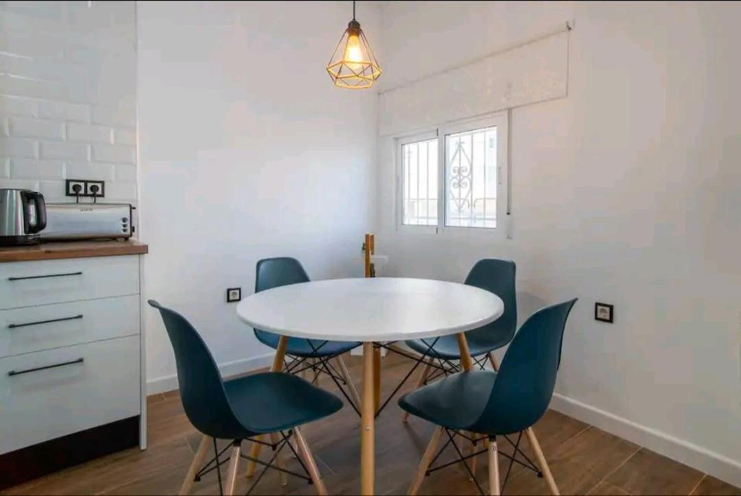 Stylish And Spacious -4 Minutes Walk To