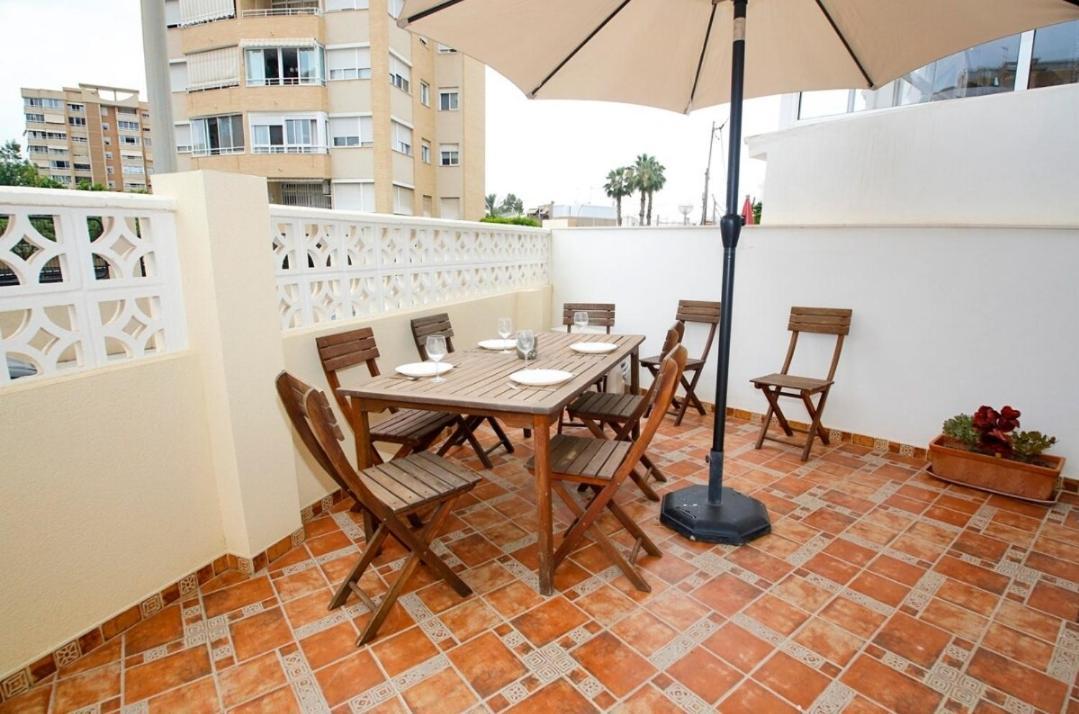 Stylish And Spacious -4 Minutes Walk To * Alicante