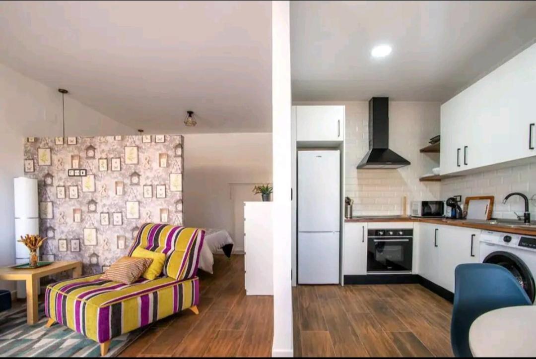 Stylish And Spacious -4 Minutes Walk To *