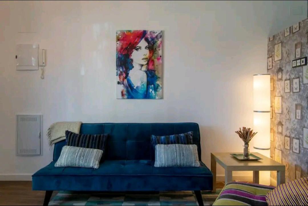 Stylish And Spacious -4 Minutes Walk To