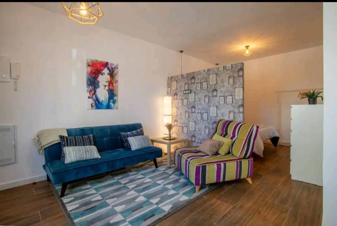 Stylish And Spacious -4 Minutes Walk To